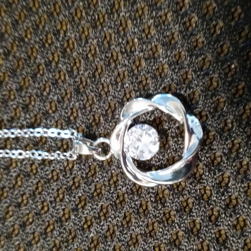 NIB Nikola Valenti Collection Necklace